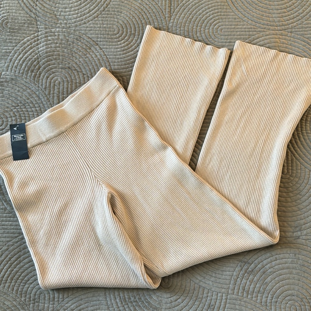 NWT Abercrombie & Fitch Beige Ribbed Knit Pants